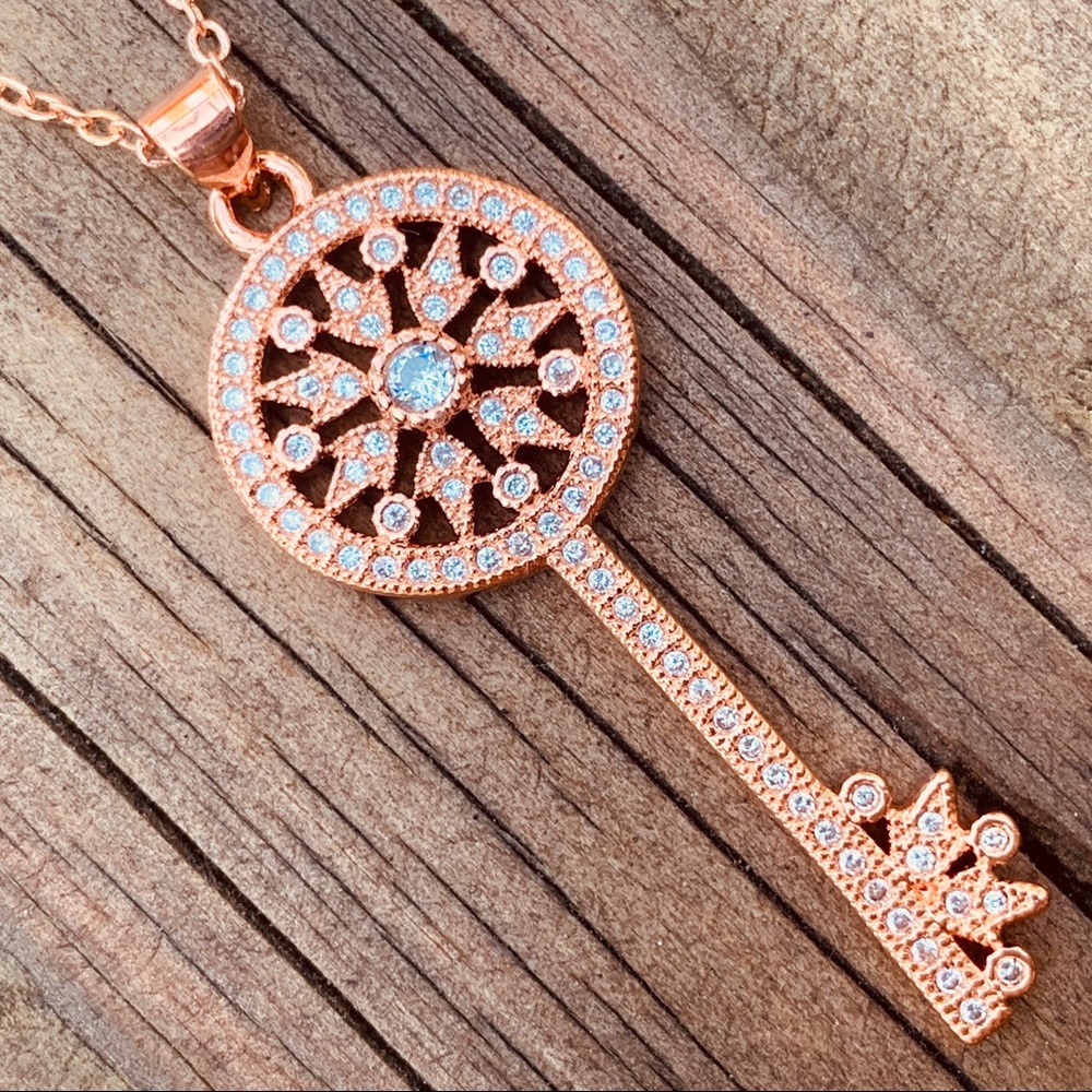 TREASURE ♡ Cubic Zirconia Key GIFT - Picture 8 of 16